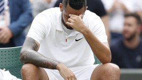 Нещо липсва: Ник Кирьос на корта без... обувки (ВИДЕО)