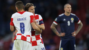 Модрич и Ковачич зад пианото. Звездите на Хърватия пеят след европейското (ВИДЕО)