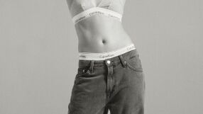 Футболистки по бельо