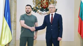 Какви дрехи носи Зеленски по време на официалните си посещения