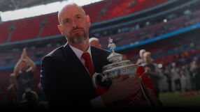 Въпреки преговорите с други, Тен Хаг остава в Юнайтед