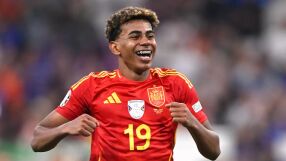 Хвани си кака да те отрака! Вижте гаджето на Ламин Ямал (СНИМКИ)