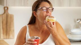 Защо ни се яде сладко дори след като сме преяли? (ВИДЕО)