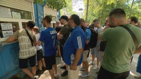 Опашките нямат край: Фенове на Левски щурмуваха билетите за Риека!