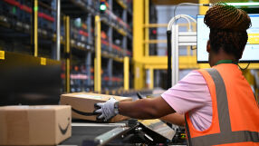 Над 40 хил. евро годишно: Какви ще са новите заплати на служителите в Amazon?
