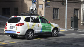 Мъж получи обещетение 12 хил. долара, след като е заснет гол от камера на Google Street View