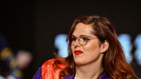 Изключиха трансджендър от женския дартс
