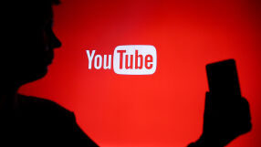 YouTube започва да определя възрастта на потребителите чрез AI