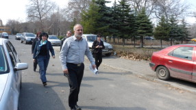 Тотю Младенов в нощна акция по заведенията на морето