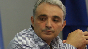 Дефицитът ще расте, пари могат да се спестят от администрацията