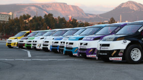 Автомобилният шампионат V1 Challenge стартира в Пловдив с почетна обиколка на 11 спортни автомобила Волкикар