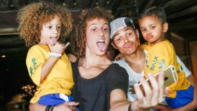 Давид Луис и Тиаго Силва се срещнаха с малките си двойници (ВИДЕО)