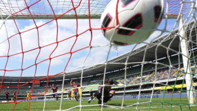 Няма как да ви омръзне да гледате тези голове шедьоври отново и отново (ВИДЕО)