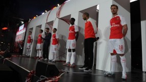 Ето как се прави! Вижте как Арсенал представи новия си екип!