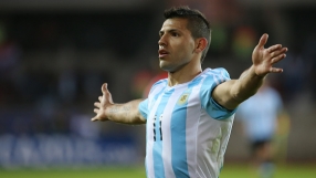 Серхио Агуеро пише туитове на футболна врата – клавиатура (ВИДЕО)