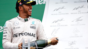 Люис Хамилтън триумфира в Канада и посвети победата на Мохамед Али