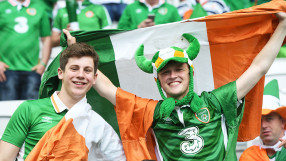 Футболните фенове - такива, каквито никога не сте ги виждали (ВИДЕО)