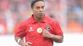 Магическа асистенция на Роналдиньо в Перу (ВИДЕО)