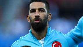 Арда Туран се отказа от националния, след като нападна журналист в самолет