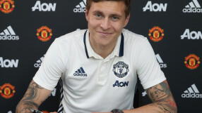 Виктор Линдельоф стана най-скъпият защитник в историята на 