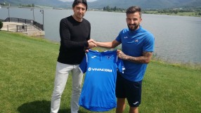 Панайотов подписа за една година с 