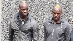 Марио Балотели и брат му в боксов сблъсък с шамари (ВИДЕО)