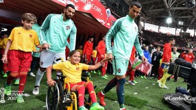 10-годишната Полина спечели целувка от Роналдо и сърцата на феновете