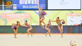 Златен ансамбъл с топки и въжета!