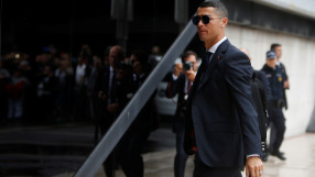 Дете проби охраната, за да прегърне Роналдо (ВИДЕО)