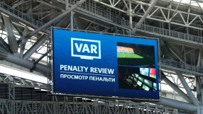 Първата дузпа на мондиал, отсъдена след видеоповторение