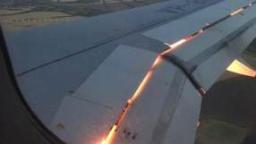 Самолетът на Саудитска Арабия пламна в небето (ВИДЕО)