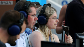 Историческо: Жена коментира мач от световното