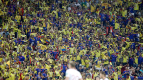 Уволниха от работа един от феновете с алкохолния бинокъл (ВИДЕО)