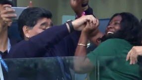 Танц с нигерийка, молитва и дрямка - шоуто на Дон Диего! (СНИМКИ)