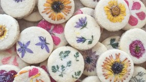 Маслени сладки с микс от ядливи цветя