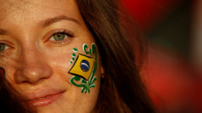 В Сърбия: Не можем да бием, но можем да целуваме! (СНИМКА)