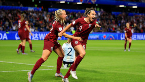 В Англия: Жените - с нормален полет, младежите - с чартър (ВИДЕО)