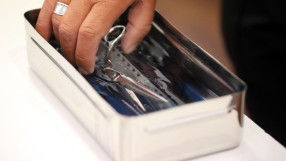 Футболисти от Висшата лига настояват да тестват фризьор за COVID-19