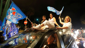 Хиляди по улиците на Неапол след първия трофей на 