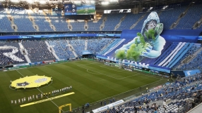 Феновете в Русия са убедени: Футболът ще победи вируса (ВИДЕО)