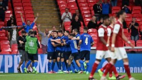 Резерви измъкнаха Италия, 