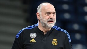 Треньорът на баскетболния 