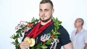 Фишеров: След успеха гледах към небето и благодарих на дядо