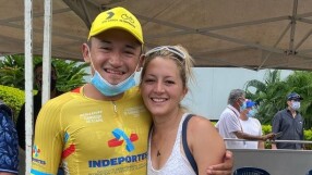 Колоездач прегази съпругата си на финалната линия 