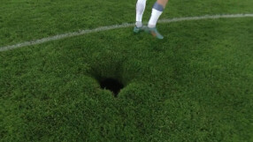 Дъждовете предизвикали дупката на стадиона във Виена 