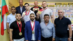 Щангистите подкрепиха Иван Иванов и нападнаха Неделчо Колев