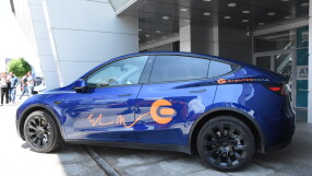 Tesla Model Y - една от едва 20-те коли в света с подпис на Илон Мъск е в България