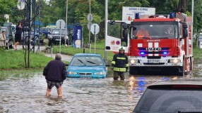 Булеварди във Враца са под вода след интензивните валежи (СНИМКИ)