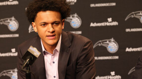 Номер 1 в драфта на НБА губи по 3 кг на мач заради странно потене