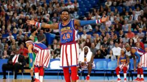 Брутално: Да потрошиш коша в стил Шак (ВИДЕО)